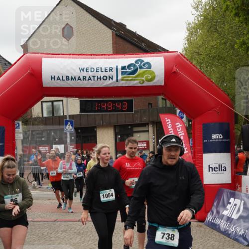 04.05.2025 - 8. Wedeler Halbmarathon Felixshl http://msf.ph/oto/7819724 04.05.2025 11:49:41 Ziel 66, 283, 293, 366, 738, 960, 1010, 1011, 1054, 1055 meine-sportfotos.de