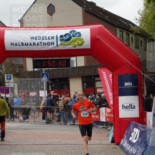 04.05.2025 - 8. Wedeler Halbmarathon Felixshl http://msf.ph/oto/7819772 04.05.2025 11:50:28 Ziel 215 meine-sportfotos.de