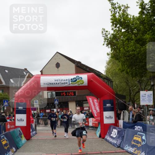 04.05.2025 - 8. Wedeler Halbmarathon Felixshl http://msf.ph/oto/7819862 04.05.2025 11:51:24 Ziel 458, 802 meine-sportfotos.de
