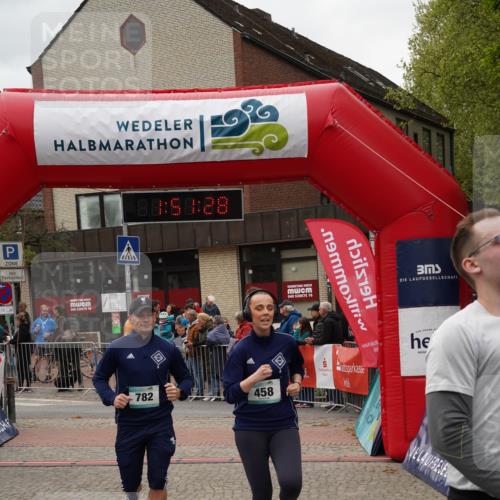 04.05.2025 - 8. Wedeler Halbmarathon Felixshl http://msf.ph/oto/7819866 04.05.2025 11:51:26 Ziel 458, 802 meine-sportfotos.de