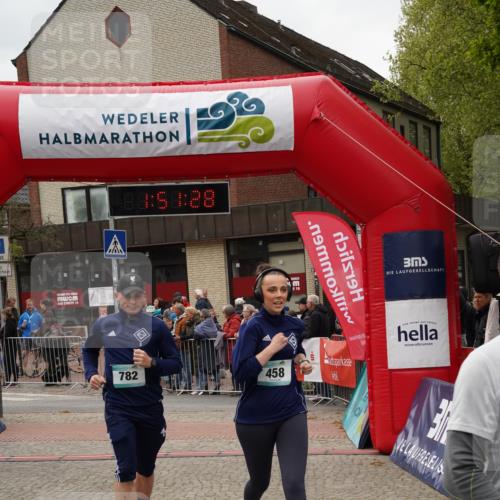 04.05.2025 - 8. Wedeler Halbmarathon Felixshl http://msf.ph/oto/7819867 04.05.2025 11:51:26 Ziel 458, 802 meine-sportfotos.de