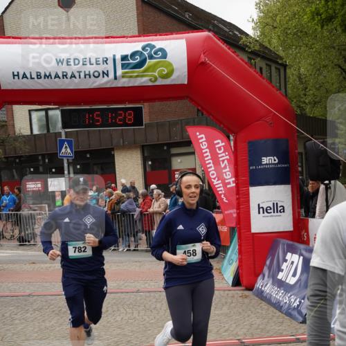 04.05.2025 - 8. Wedeler Halbmarathon Felixshl http://msf.ph/oto/7819868 04.05.2025 11:51:26 Ziel 458, 802 meine-sportfotos.de