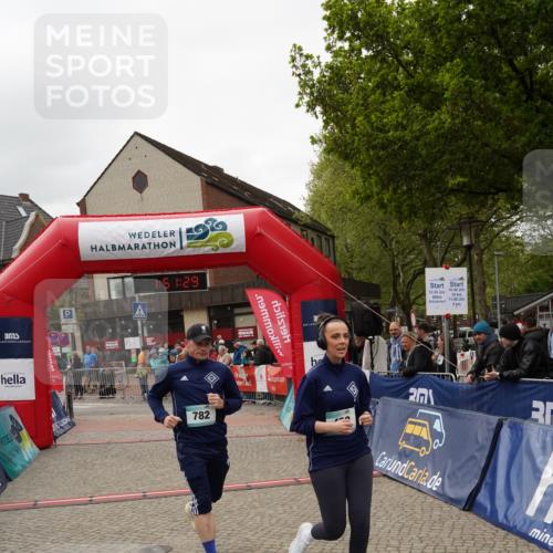 04.05.2025 - 8. Wedeler Halbmarathon Felixshl http://msf.ph/oto/7819870 04.05.2025 11:51:27 Ziel 458, 802 meine-sportfotos.de
