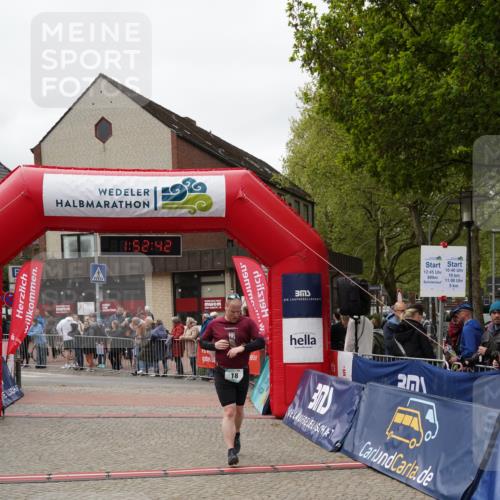 04.05.2025 - 8. Wedeler Halbmarathon Felixshl http://msf.ph/oto/7819944 04.05.2025 11:52:40 Ziel 18, 488 meine-sportfotos.de