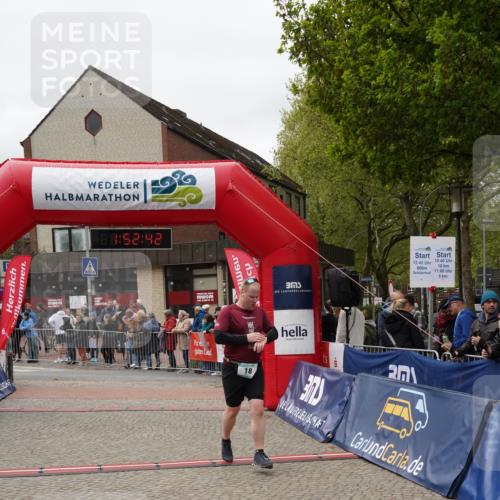 04.05.2025 - 8. Wedeler Halbmarathon Felixshl http://msf.ph/oto/7819946 04.05.2025 11:52:40 Ziel 18, 488 meine-sportfotos.de