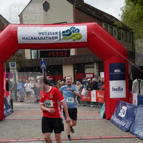 04.05.2025 - 8. Wedeler Halbmarathon Felixshl http://msf.ph/oto/7819962 04.05.2025 11:53:01 Ziel 233, 256 meine-sportfotos.de
