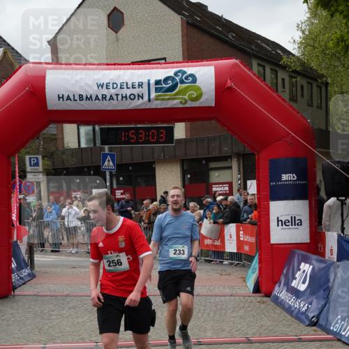 04.05.2025 - 8. Wedeler Halbmarathon Felixshl http://msf.ph/oto/7819963 04.05.2025 11:53:01 Ziel 233, 256 meine-sportfotos.de