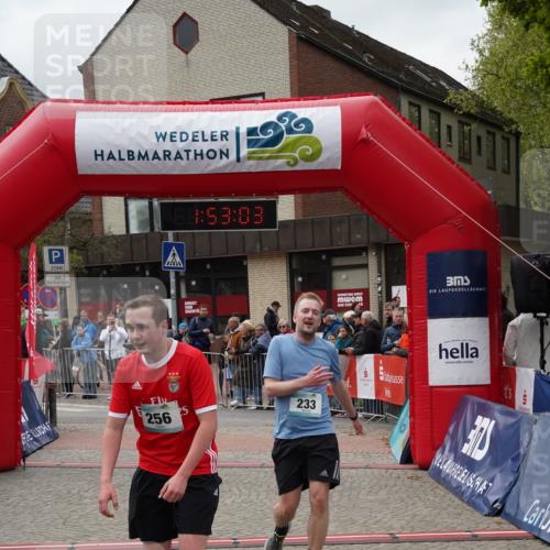 04.05.2025 - 8. Wedeler Halbmarathon Felixshl http://msf.ph/oto/7819965 04.05.2025 11:53:01 Ziel 233, 256 meine-sportfotos.de