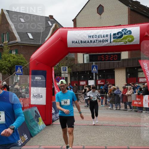 04.05.2025 - 8. Wedeler Halbmarathon Felixshl http://msf.ph/oto/7819985 04.05.2025 11:53:18 Ziel 50, 462, 722, 726 meine-sportfotos.de