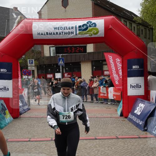 04.05.2025 - 8. Wedeler Halbmarathon Felixshl http://msf.ph/oto/7819992 04.05.2025 11:53:22 Ziel 398, 726 meine-sportfotos.de