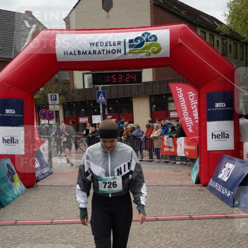 04.05.2025 - 8. Wedeler Halbmarathon Felixshl http://msf.ph/oto/7819993 04.05.2025 11:53:22 Ziel 398, 726 meine-sportfotos.de