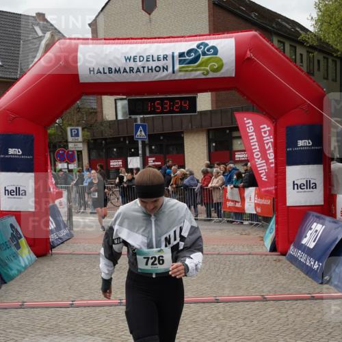 04.05.2025 - 8. Wedeler Halbmarathon Felixshl http://msf.ph/oto/7819994 04.05.2025 11:53:22 Ziel 398, 726 meine-sportfotos.de