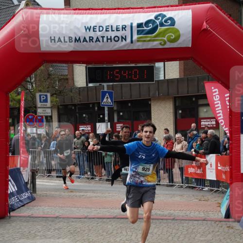 04.05.2025 - 8. Wedeler Halbmarathon Felixshl http://msf.ph/oto/7820044 04.05.2025 11:53:59 Ziel 222, 467, 786, 925 meine-sportfotos.de