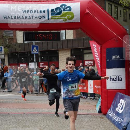 04.05.2025 - 8. Wedeler Halbmarathon Felixshl http://msf.ph/oto/7820046 04.05.2025 11:53:59 Ziel 222, 467, 786, 925 meine-sportfotos.de
