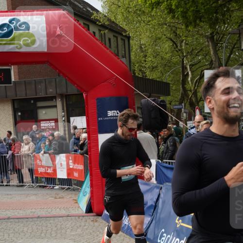 04.05.2025 - 8. Wedeler Halbmarathon Felixshl http://msf.ph/oto/7820055 04.05.2025 11:54:02 Ziel 467, 786, 925 meine-sportfotos.de