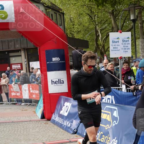 04.05.2025 - 8. Wedeler Halbmarathon Felixshl http://msf.ph/oto/7820057 04.05.2025 11:54:02 Ziel 467, 786, 925 meine-sportfotos.de