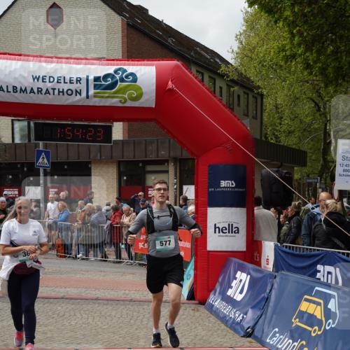 04.05.2025 - 8. Wedeler Halbmarathon Felixshl http://msf.ph/oto/7820062 04.05.2025 11:54:21 Ziel 360, 577, 1013 meine-sportfotos.de