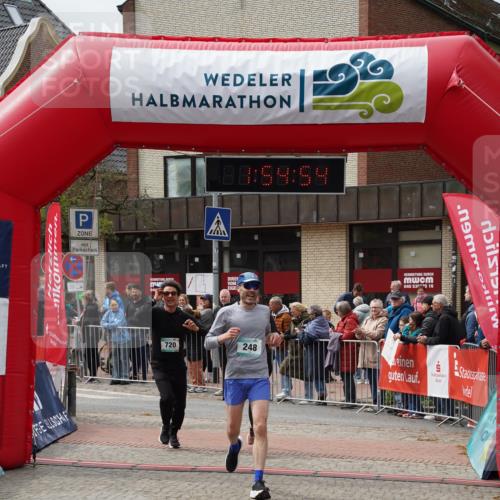 04.05.2025 - 8. Wedeler Halbmarathon Felixshl http://msf.ph/oto/7820117 04.05.2025 11:54:52 Ziel 248, 719, 720 meine-sportfotos.de