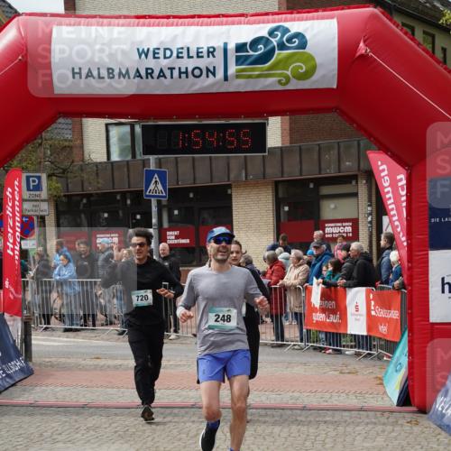 04.05.2025 - 8. Wedeler Halbmarathon Felixshl http://msf.ph/oto/7820122 04.05.2025 11:54:53 Ziel 248, 719, 720 meine-sportfotos.de