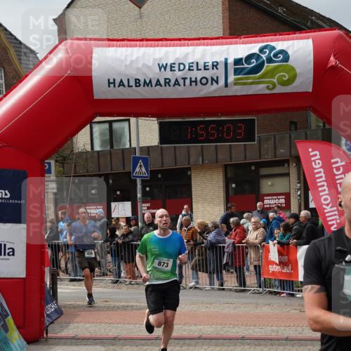 04.05.2025 - 8. Wedeler Halbmarathon Felixshl http://msf.ph/oto/7820140 04.05.2025 11:55:01 Ziel 240, 429, 438, 873 meine-sportfotos.de