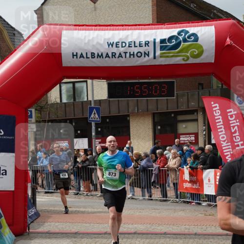 04.05.2025 - 8. Wedeler Halbmarathon Felixshl http://msf.ph/oto/7820141 04.05.2025 11:55:01 Ziel 240, 429, 438, 873 meine-sportfotos.de