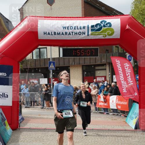 04.05.2025 - 8. Wedeler Halbmarathon Felixshl http://msf.ph/oto/7820151 04.05.2025 11:55:05 Ziel 240, 381, 429, 438, 842, 873 meine-sportfotos.de