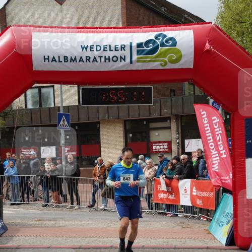 04.05.2025 - 8. Wedeler Halbmarathon Felixshl http://msf.ph/oto/7820158 04.05.2025 11:55:09 Ziel 381, 438, 842 meine-sportfotos.de