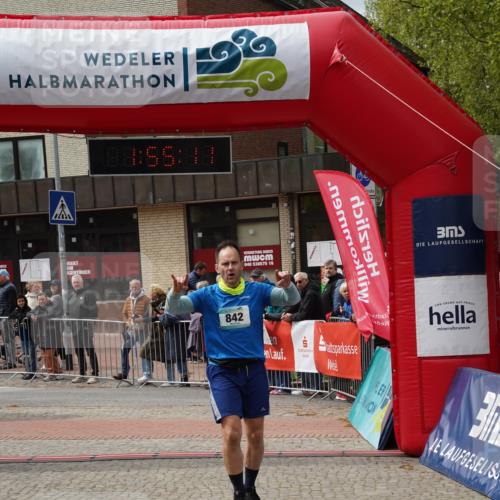04.05.2025 - 8. Wedeler Halbmarathon Felixshl http://msf.ph/oto/7820163 04.05.2025 11:55:09 Ziel 381, 438, 842 meine-sportfotos.de