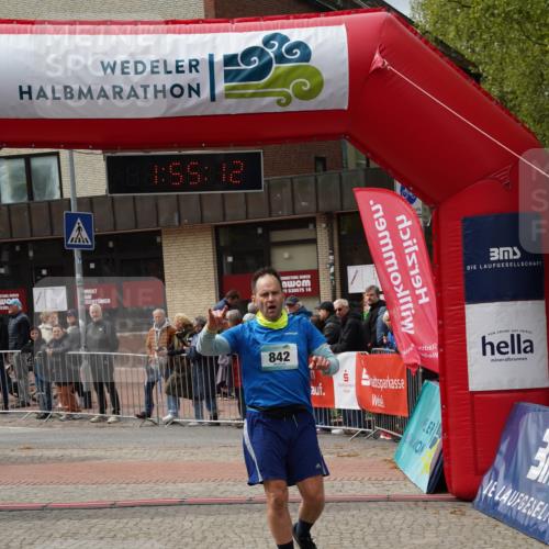 04.05.2025 - 8. Wedeler Halbmarathon Felixshl http://msf.ph/oto/7820165 04.05.2025 11:55:10 Ziel 381, 842 meine-sportfotos.de
