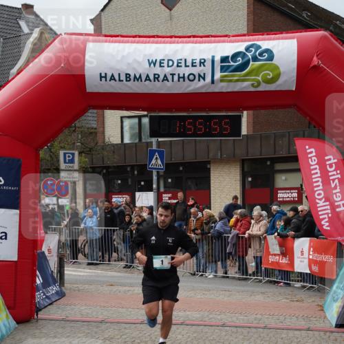 04.05.2025 - 8. Wedeler Halbmarathon Felixshl http://msf.ph/oto/7820194 04.05.2025 11:55:53 Ziel 1, 676 meine-sportfotos.de