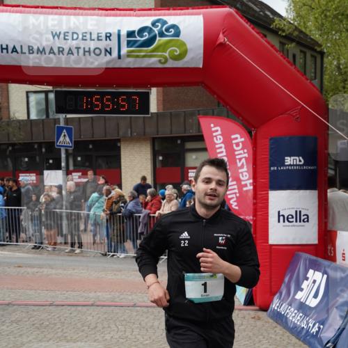 04.05.2025 - 8. Wedeler Halbmarathon Felixshl http://msf.ph/oto/7820203 04.05.2025 11:55:54 Ziel 1, 676 meine-sportfotos.de