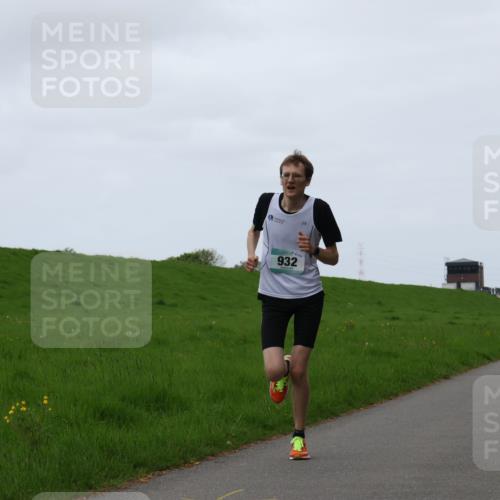 04.05.2025 - 8. Wedeler Halbmarathon Yannick Fuchs http://msf.ph/oto/7820294 04.05.2025 11:07:52 Laufen 932 meine-sportfotos.de