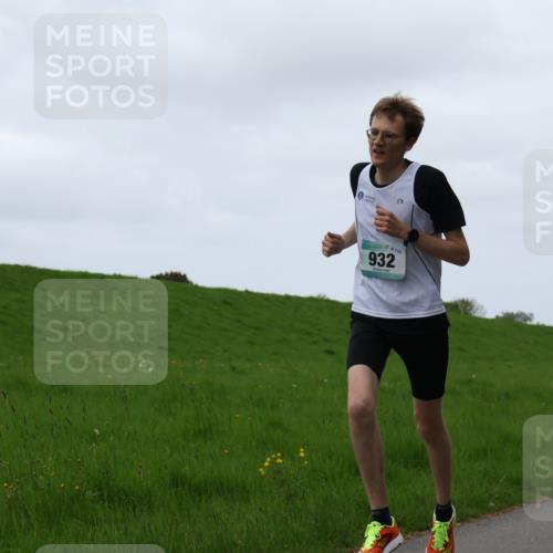 04.05.2025 - 8. Wedeler Halbmarathon Yannick Fuchs http://msf.ph/oto/7820321 04.05.2025 11:07:53 Laufen 115, 932 meine-sportfotos.de