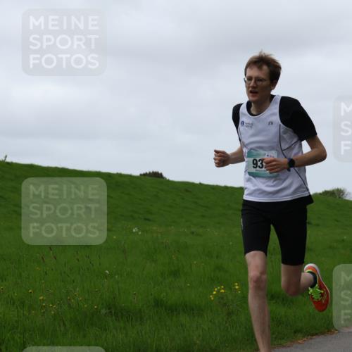 04.05.2025 - 8. Wedeler Halbmarathon Yannick Fuchs http://msf.ph/oto/7820326 04.05.2025 11:07:53 Laufen 93 meine-sportfotos.de