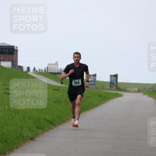 04.05.2025 - 8. Wedeler Halbmarathon Yannick Fuchs http://msf.ph/oto/7820366 04.05.2025 11:08:12 Laufen 589 meine-sportfotos.de