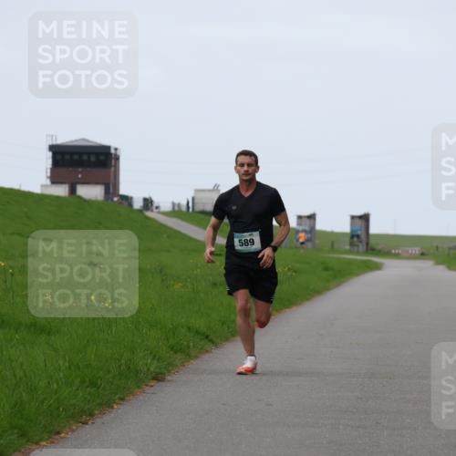 04.05.2025 - 8. Wedeler Halbmarathon Yannick Fuchs http://msf.ph/oto/7820380 04.05.2025 11:08:13 Laufen 589 meine-sportfotos.de