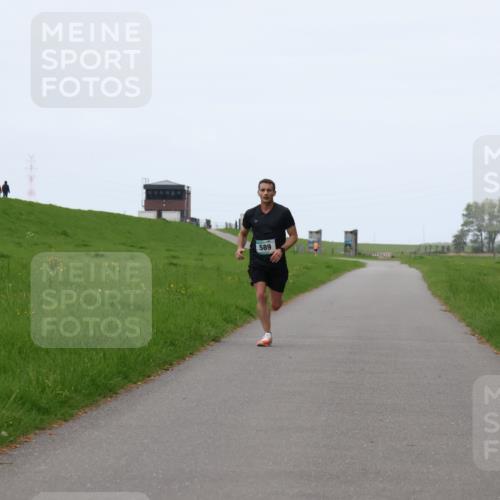 04.05.2025 - 8. Wedeler Halbmarathon Yannick Fuchs http://msf.ph/oto/7820388 04.05.2025 11:08:14 Laufen 589 meine-sportfotos.de