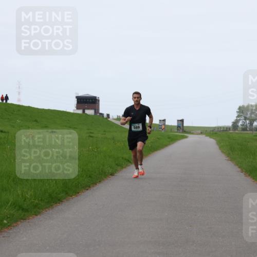 04.05.2025 - 8. Wedeler Halbmarathon Yannick Fuchs http://msf.ph/oto/7820392 04.05.2025 11:08:14 Laufen 589 meine-sportfotos.de