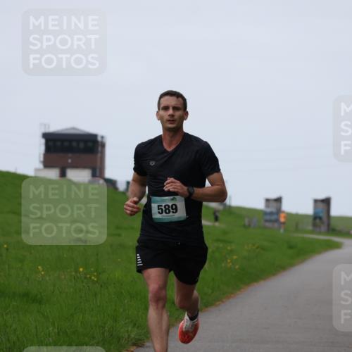 04.05.2025 - 8. Wedeler Halbmarathon Yannick Fuchs http://msf.ph/oto/7820403 04.05.2025 11:08:15 Laufen 589 meine-sportfotos.de