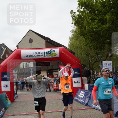 04.05.2025 - 8. Wedeler Halbmarathon Felixshl http://msf.ph/oto/7820405 04.05.2025 11:56:40 Ziel 723, 951, 994, 1056 meine-sportfotos.de