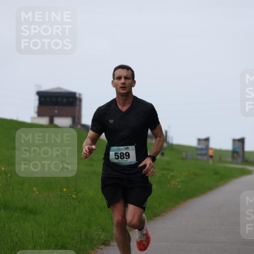 04.05.2025 - 8. Wedeler Halbmarathon Yannick Fuchs http://msf.ph/oto/7820408 04.05.2025 11:08:15 Laufen 589 meine-sportfotos.de