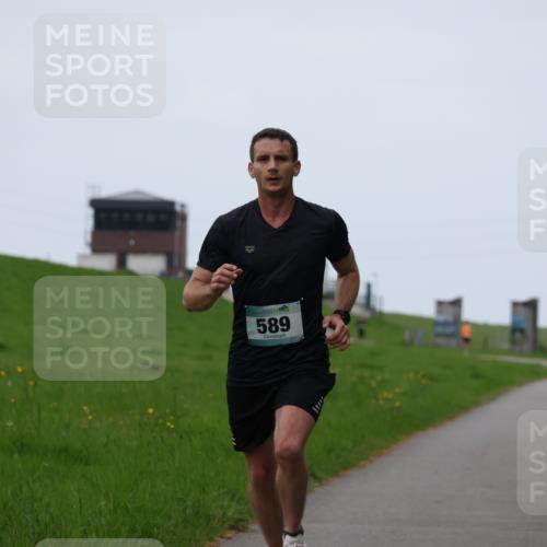 04.05.2025 - 8. Wedeler Halbmarathon Yannick Fuchs http://msf.ph/oto/7820410 04.05.2025 11:08:15 Laufen 589 meine-sportfotos.de