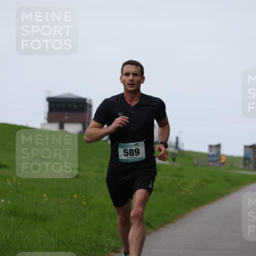 04.05.2025 - 8. Wedeler Halbmarathon Yannick Fuchs http://msf.ph/oto/7820414 04.05.2025 11:08:15 Laufen 589 meine-sportfotos.de