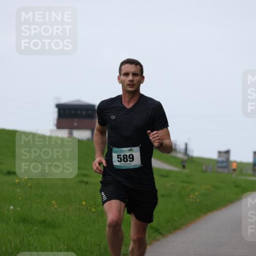 04.05.2025 - 8. Wedeler Halbmarathon Yannick Fuchs http://msf.ph/oto/7820423 04.05.2025 11:08:16 Laufen 589 meine-sportfotos.de