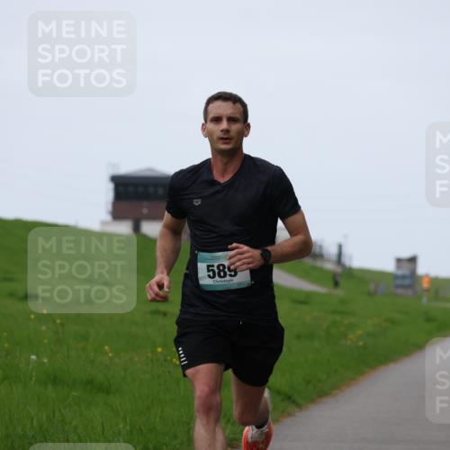 04.05.2025 - 8. Wedeler Halbmarathon Yannick Fuchs http://msf.ph/oto/7820429 04.05.2025 11:08:16 Laufen 589 meine-sportfotos.de
