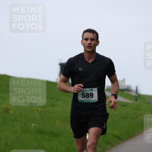 04.05.2025 - 8. Wedeler Halbmarathon Yannick Fuchs http://msf.ph/oto/7820442 04.05.2025 11:08:16 Laufen 589 meine-sportfotos.de