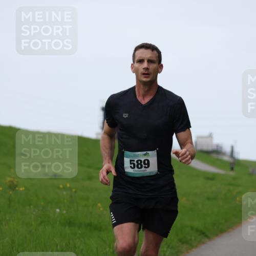 04.05.2025 - 8. Wedeler Halbmarathon Yannick Fuchs http://msf.ph/oto/7820446 04.05.2025 11:08:16 Laufen 589 meine-sportfotos.de