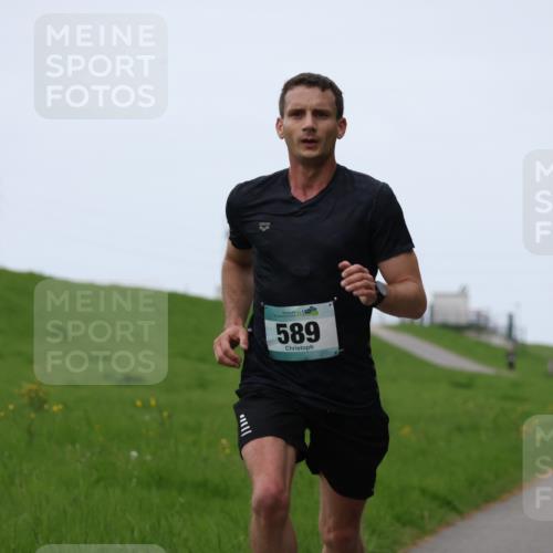 04.05.2025 - 8. Wedeler Halbmarathon Yannick Fuchs http://msf.ph/oto/7820447 04.05.2025 11:08:16 Laufen 589 meine-sportfotos.de