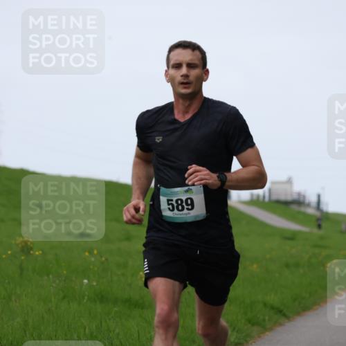 04.05.2025 - 8. Wedeler Halbmarathon Yannick Fuchs http://msf.ph/oto/7820451 04.05.2025 11:08:16 Laufen 589 meine-sportfotos.de