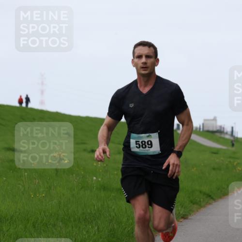 04.05.2025 - 8. Wedeler Halbmarathon Yannick Fuchs http://msf.ph/oto/7820458 04.05.2025 11:08:17 Laufen 589 meine-sportfotos.de